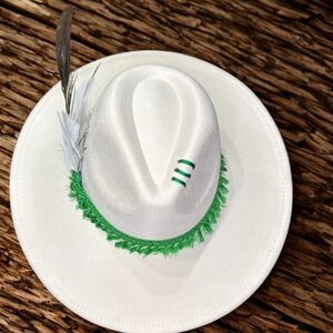 Elegant wide brim fedora cream with green stitch